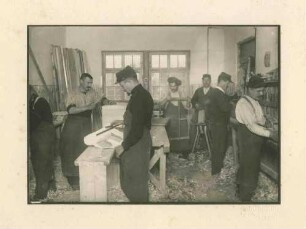 7 Kriegsgefangene beim Arbeiten in Schreinerwerkstatt Kriegsgefangenenlager Ludwigsburg-Eglosheim