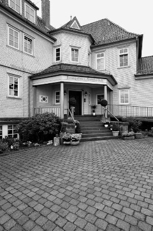 Ehem. Schule (Schule); Herbstein, Lanzenhainer Straße 6A