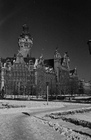 Blick auf das Neue Rathaus in Leipzig im Winter