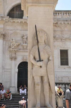 Dubrovnik - Roland mit Schwert : Die Rolandsäule steht vor der Blasiuskirche. Aufgenommen am 2. Juli 2010 in Dubrovnik