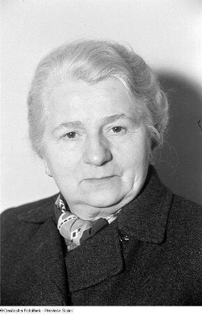 Porträtaufnahmen der Politikerin und Frauenrechtlerin Olga Körner