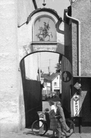 Murnau: Gasse mit Heiligem Georg im Kasten
