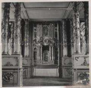 Wehrmachtssoldaten, Blick auf das Allerheiligste der Schloßkirche des Katharinenpalastes in Zarskoje Selo