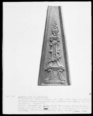 Ofen mit Bellona und Blattmotiven — Schmalseite