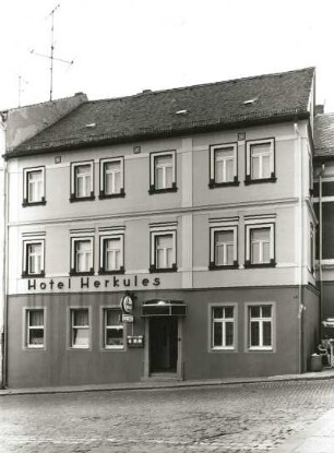 Roßwein, Markt 3. Hotel Herkules (1870, 1898 Saalanbau). Straßenansicht (Hauptgebäude)