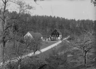 Landschaftsausschnitt mit Gehöft