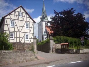 Dietershausen - Ansicht von Südsüdwesten mit Mantelmauerrest