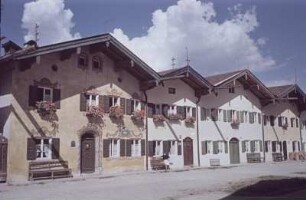 Mittenwald. Wohnhäuser am Untermarkt