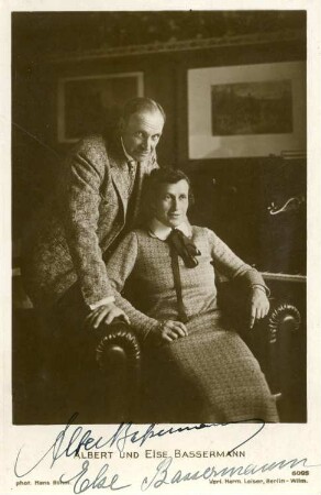 Porträt des Schauspielerehepaares Else und Albert Bassermann. Fotografie (Weltpostkarte). Um 1930