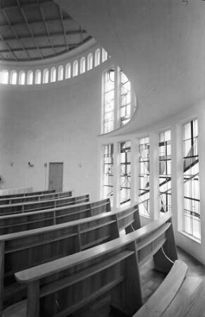 Waldkirch: Innenraum der Klinikkirche des Kreiskrankenhaus Waldkirch; in drei Teilen