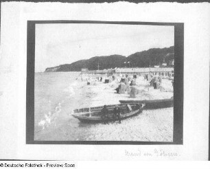 Ansicht mit Ruderbooten und Strandkörben