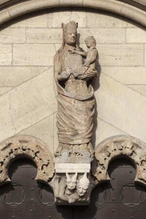 Südportal — Statue