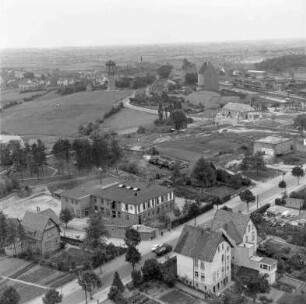 Hero Armaturenwerk (Ratzeburger Straße): Luftbild des Betriebsgeländes: im Hintergrund Bahnhof mit Bahnstrecke Hamburg-Lübeck und Silo von Johannes Ströh Gloria Mehl sowie Wasserturm