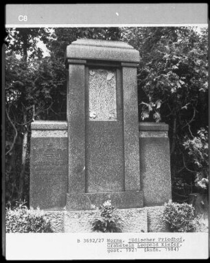Grabstein von Leopold Kiefer (1921)