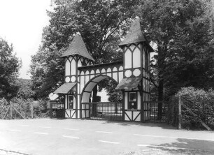Kassenhäuschen; Frankfurt, Schwarzwaldstraße 125, Kennedyallee 274, Schwarzwaldstraße 121, Schwarzwaldstraße 123, Schwarzwaldstraße 127