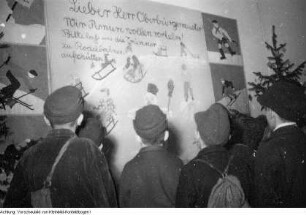 Dresden, Kurt-Fischer Platz (Olbrichtplatz), Nordhalle, Weihnachtsmesse, 1. Dezember 1950