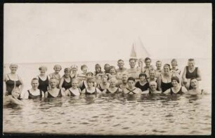 Gruppenbild von Badenden in der Ostsee auf Usedom