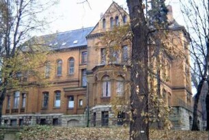 Schloss, 1882/83 gebaut, Ansicht vom Park aus