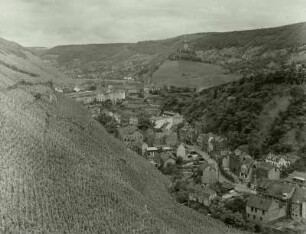 Cochem (Mosel), westlicher Stadtteil im Enderttal, Blick von Nordwesten gegen Altstadt und Reichsburg