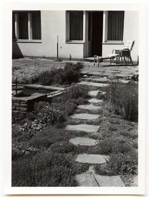 Garten Reinicke, Berlin-Zehlendorf: Plattenweg