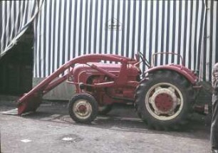 Standardtraktor mit Frontlader