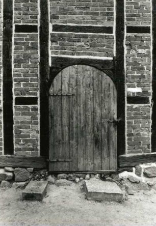 Karbow-Vietlübbe. Dorfkirche. Westportal