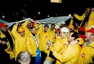 Demonstration bei der Philipp Holzmann AG und Besuch von Bundeskanzler Gerhard Schröder, 24.11.1999