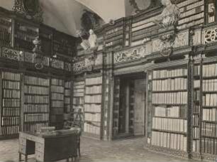 Ossegg (Osek). Zisterzienserstift. Abtei. Hauptsaal mit Bibliothek