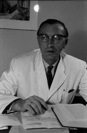 Freiburg: Nervenklinik, Rektor der Uni 1961-62 Prof. Dr. med. Ruffin