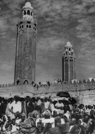 Mosquée de Touba et fidèles