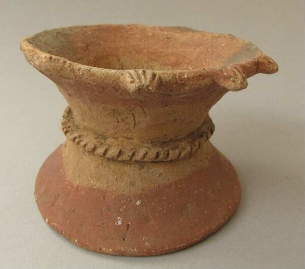 Clay pot stand