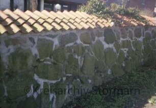 Nütschau: ehemaliges Gut [heute Kloster Nütschau]: Feldsteinmauer: nach Sanierung