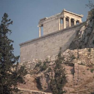 Athen, Nike-Tempel, Akropolis. Nike-Pyrgos und Nike-Tempel von Süden
