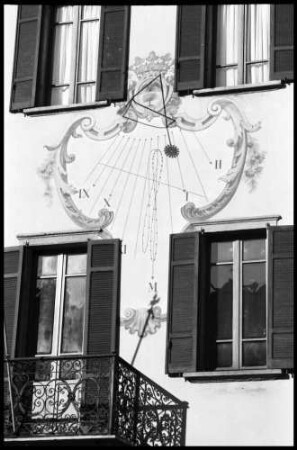 Intra: Sonnenuhr