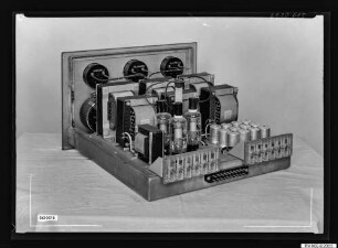 Einschub eines nicht näher bezeichneten Geräts, Bild 11, Foto 1961