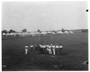 Kalkutta, Indien. Englische Militärangehörige auf einem Übungsplatz