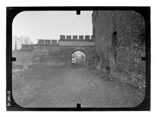 Plattenburg. Burganlage (Erwähnung 1319). Hofansicht