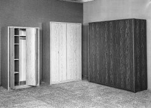 Anbauschrank : Drei Anbauschränke (1985; VEB Möbelkombinat Zeulenroda-Triebes (ZEUTRIE))