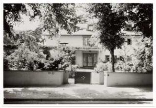 Garten Schwebes, Berlin-Dahlem: Wohnhaus Vorderansicht, Eingangstor, Vorgarten