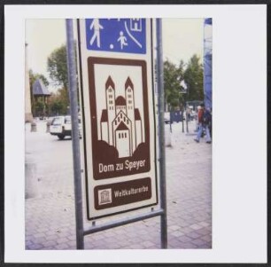 Schild mit Hinweis zum Dom zu Speyer