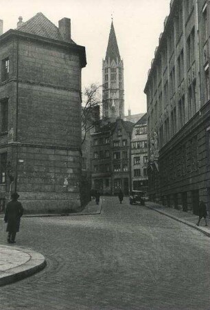 Straßenkreuzung mit St. Jacobi