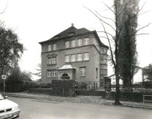 Wurzen, Eduard-Schulze-Straße 3. Ehemalige Öffentliche Höhere Handelslehranstalt (Grundschule der Diesterwegschule) (um 1920)