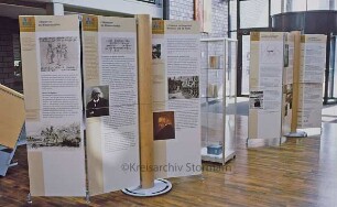 Theodor-Mommsen-Ausstellung: Foyer Mommsenstraße 14