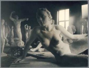 Liegende Frau I, Detail, 1939/41, Gips