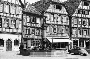 Bretten: Brunnen und Fachwerkhäuser