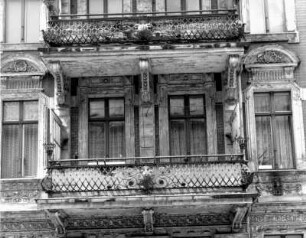 Görlitz-Altstadt, Augustastraße 32. Wohnhaus (um 1890). Balkon (1. Obergeschoß)
