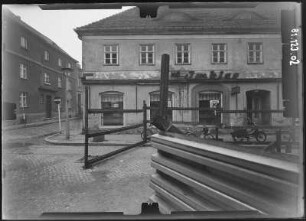 Bernau, Wilhelm-Pieck-Straße (Mühlenstraße). Wohnhaus mit Laden (Imbiss). Straßenfront
