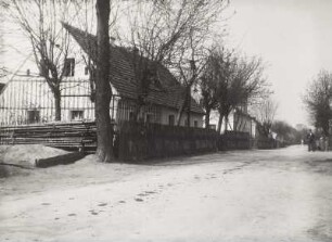 Dorfstraße : Dorfstraße mit Höfen
