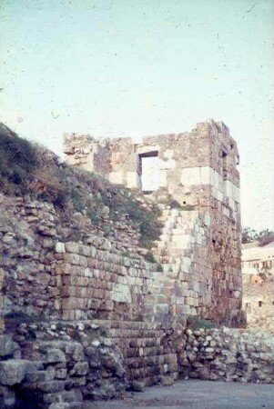Byblos Hafen [Blick zur] Kreuzf.-Wall