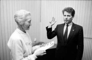 Amtsausschuss Nordstormarn: Wahl des Amtsvorstehers: Vereidigung von Amtsvorsteher Heinrich Blunck durch Badendorfer Bürgermeisterin Erna Leinius